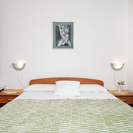 Apartmani Krizanovic Vodice Bagian luar foto