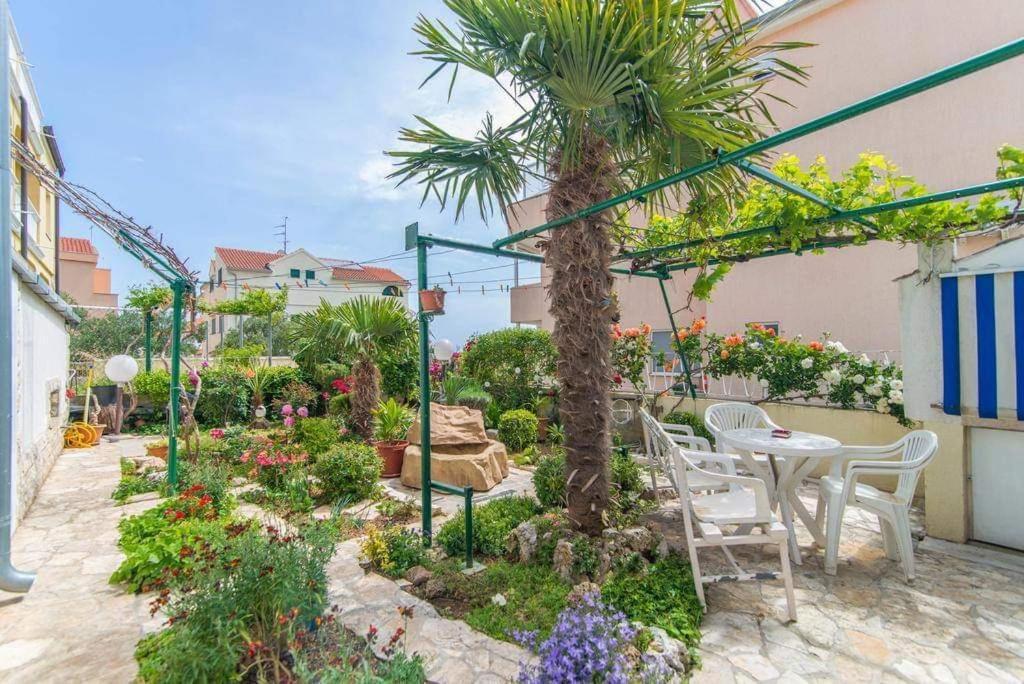 Apartmani Krizanovic Vodice Bagian luar foto