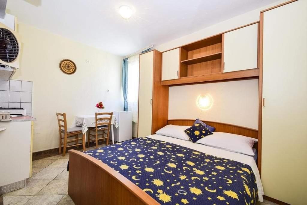 Apartmani Krizanovic Vodice Bagian luar foto
