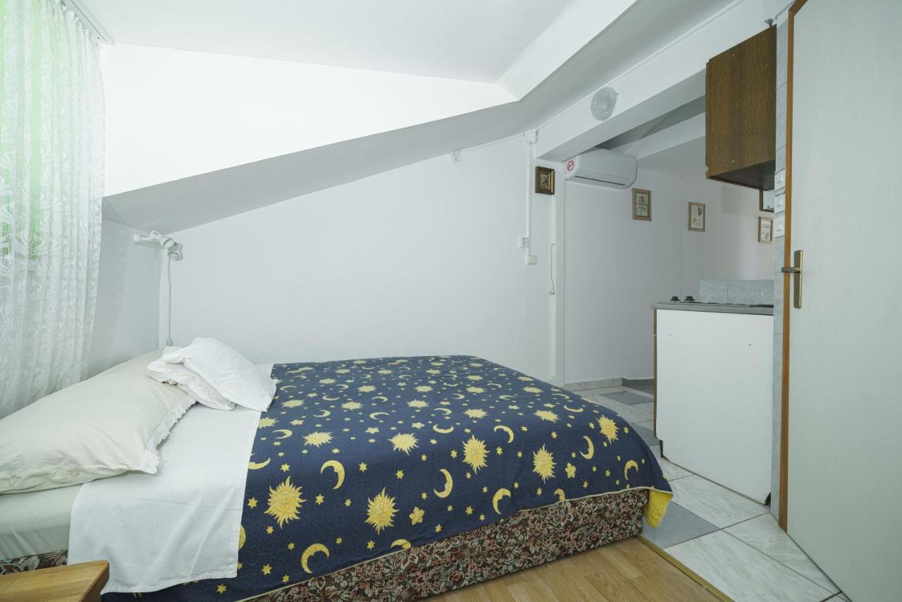 Apartmani Krizanovic Vodice Bagian luar foto