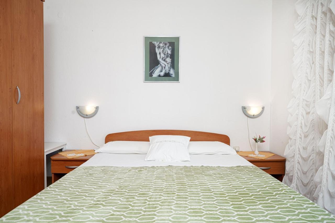 Apartmani Krizanovic Vodice Bagian luar foto