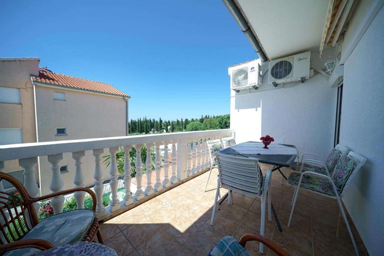 Apartmani Krizanovic Vodice Bagian luar foto