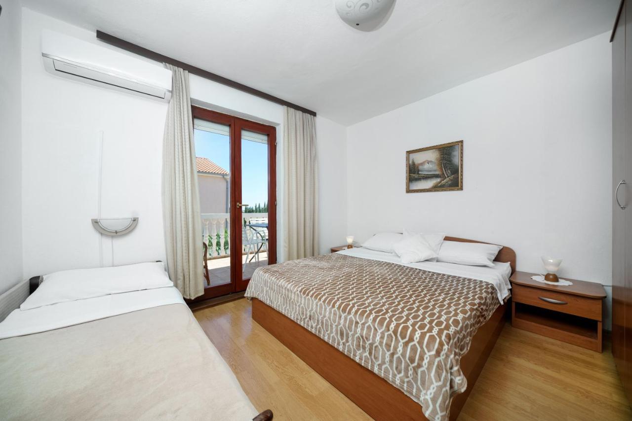 Apartmani Krizanovic Vodice Bagian luar foto