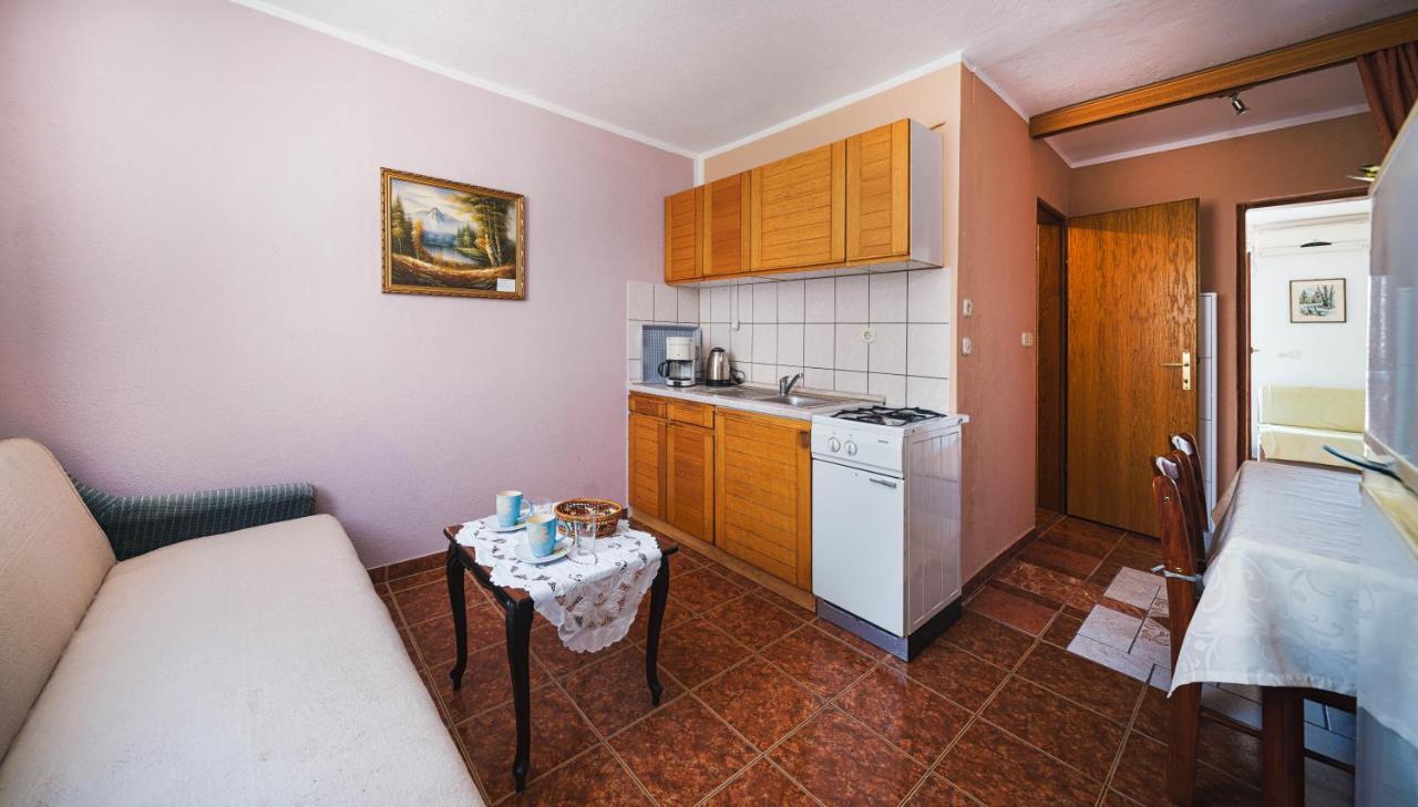 Apartmani Krizanovic Vodice Bagian luar foto