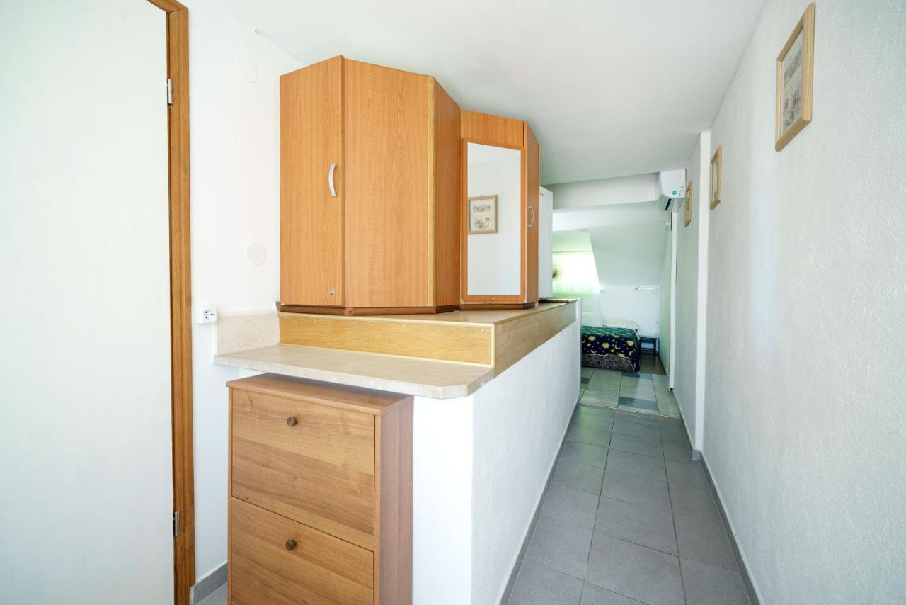 Apartmani Krizanovic Vodice Bagian luar foto