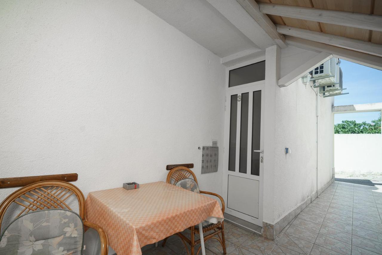 Apartmani Krizanovic Vodice Bagian luar foto