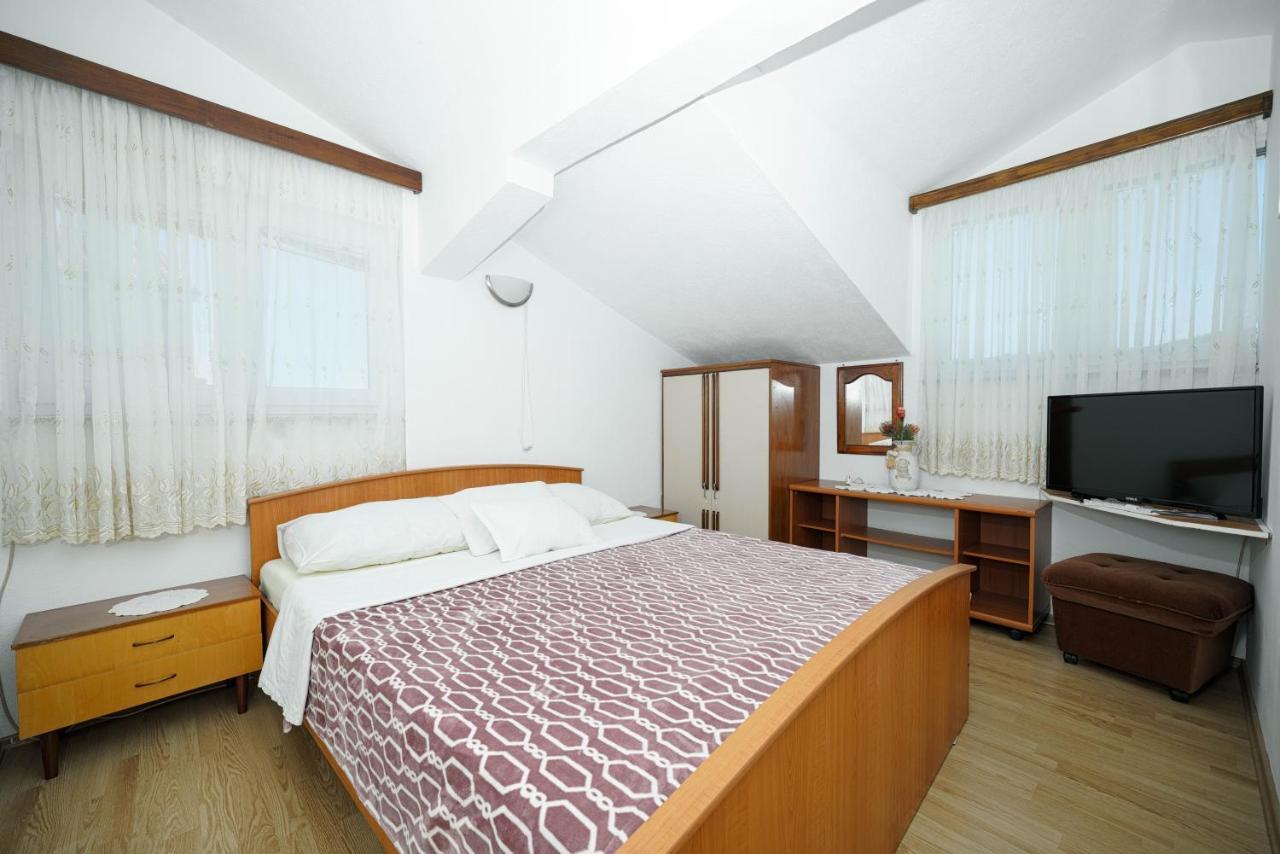 Apartmani Krizanovic Vodice Bagian luar foto