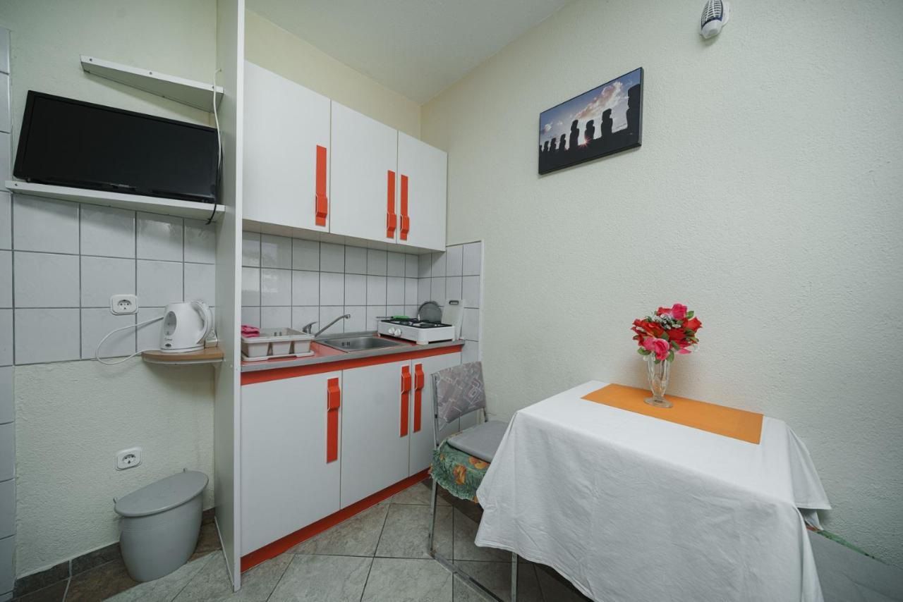 Apartmani Krizanovic Vodice Bagian luar foto